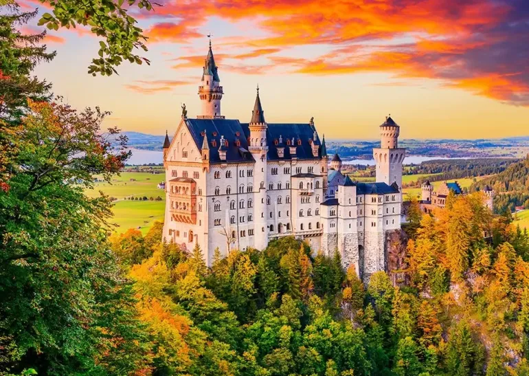 Enjoy: Neuschwanstein Castle in Autumn, Germany (1000)
